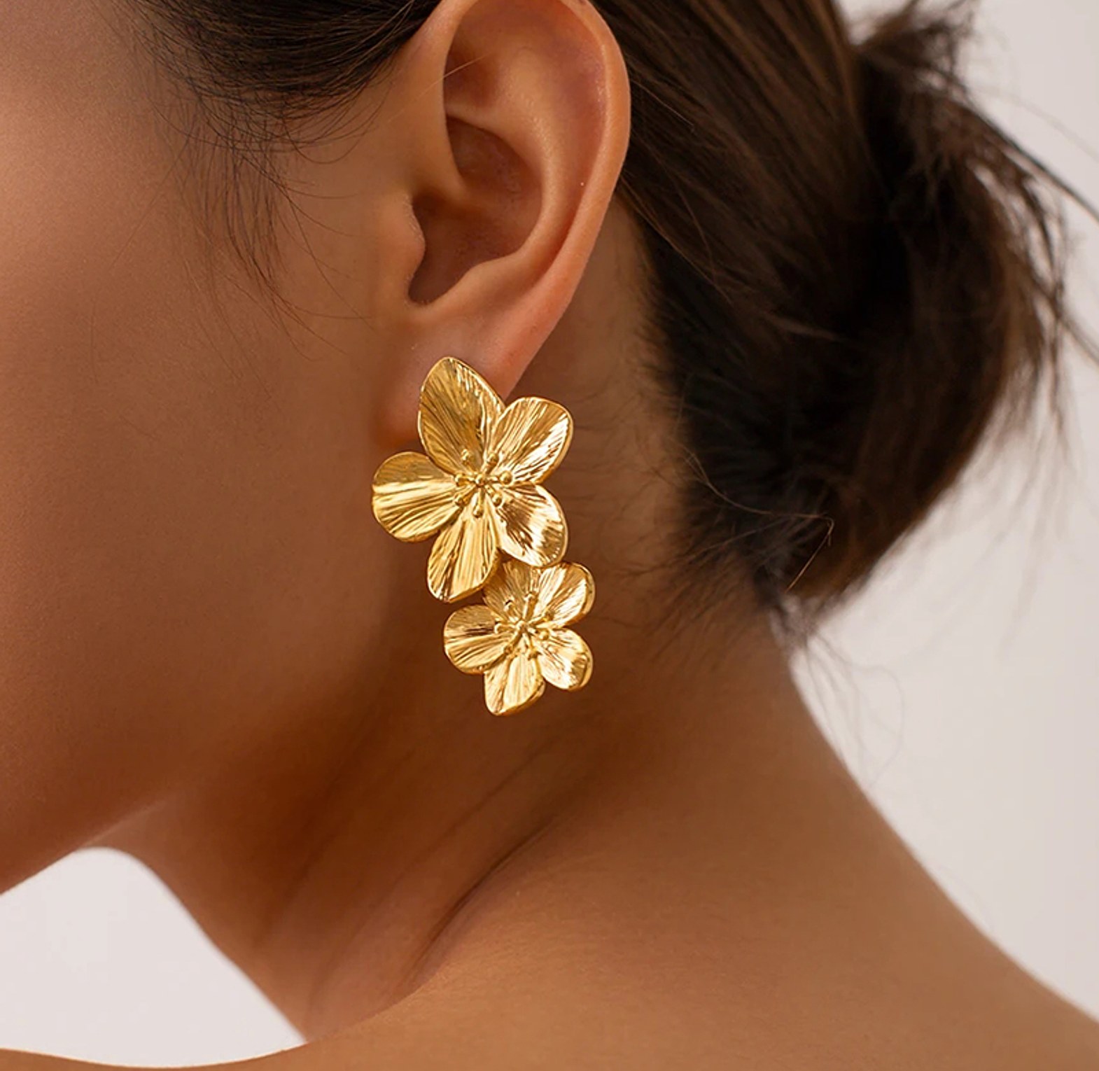 2 flower earrings  image