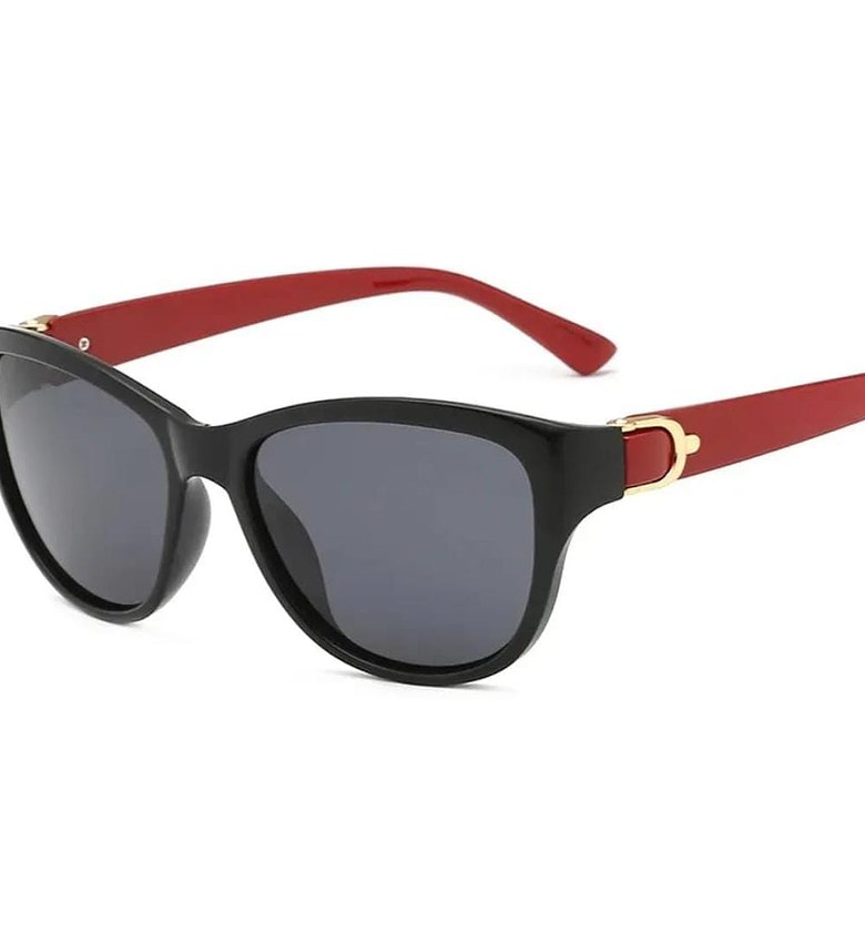 Polarized sunglasses image