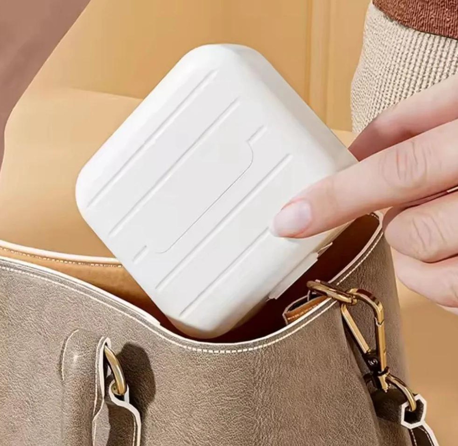 7-Grid Portable Pill Box image
