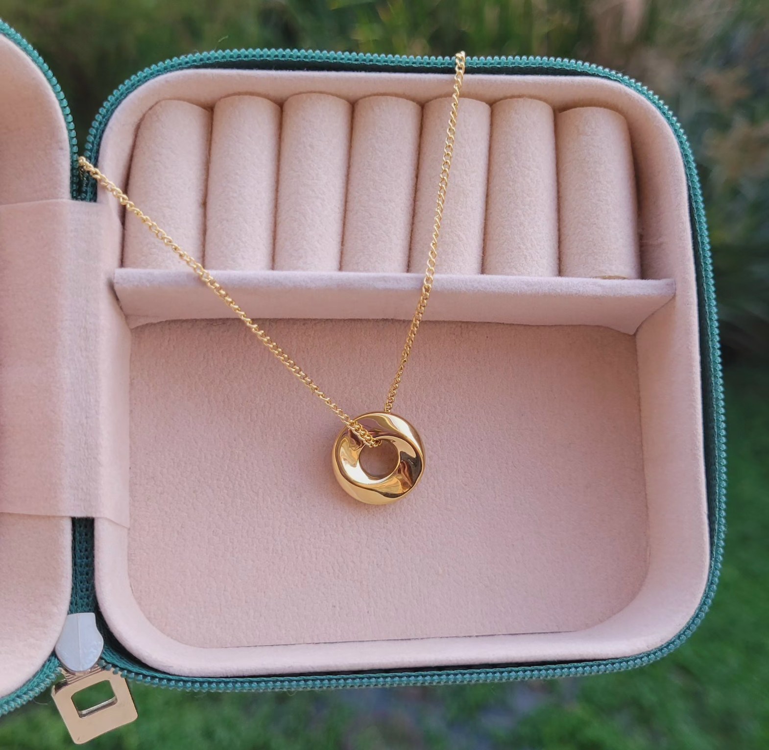 Round hollow necklace  image
