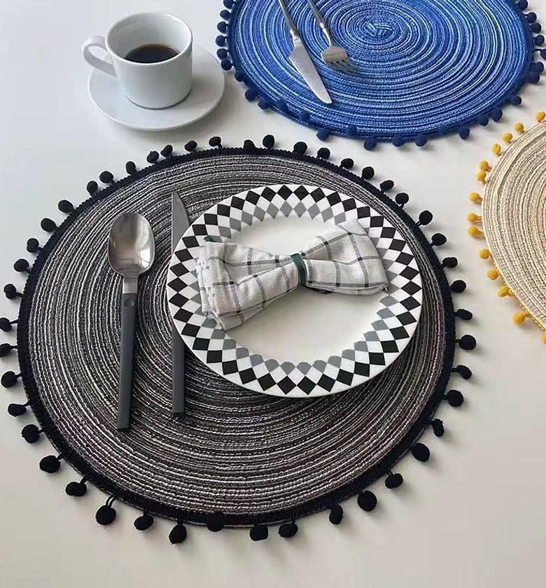6-Piece Round Leaf Pattern Placemats image
