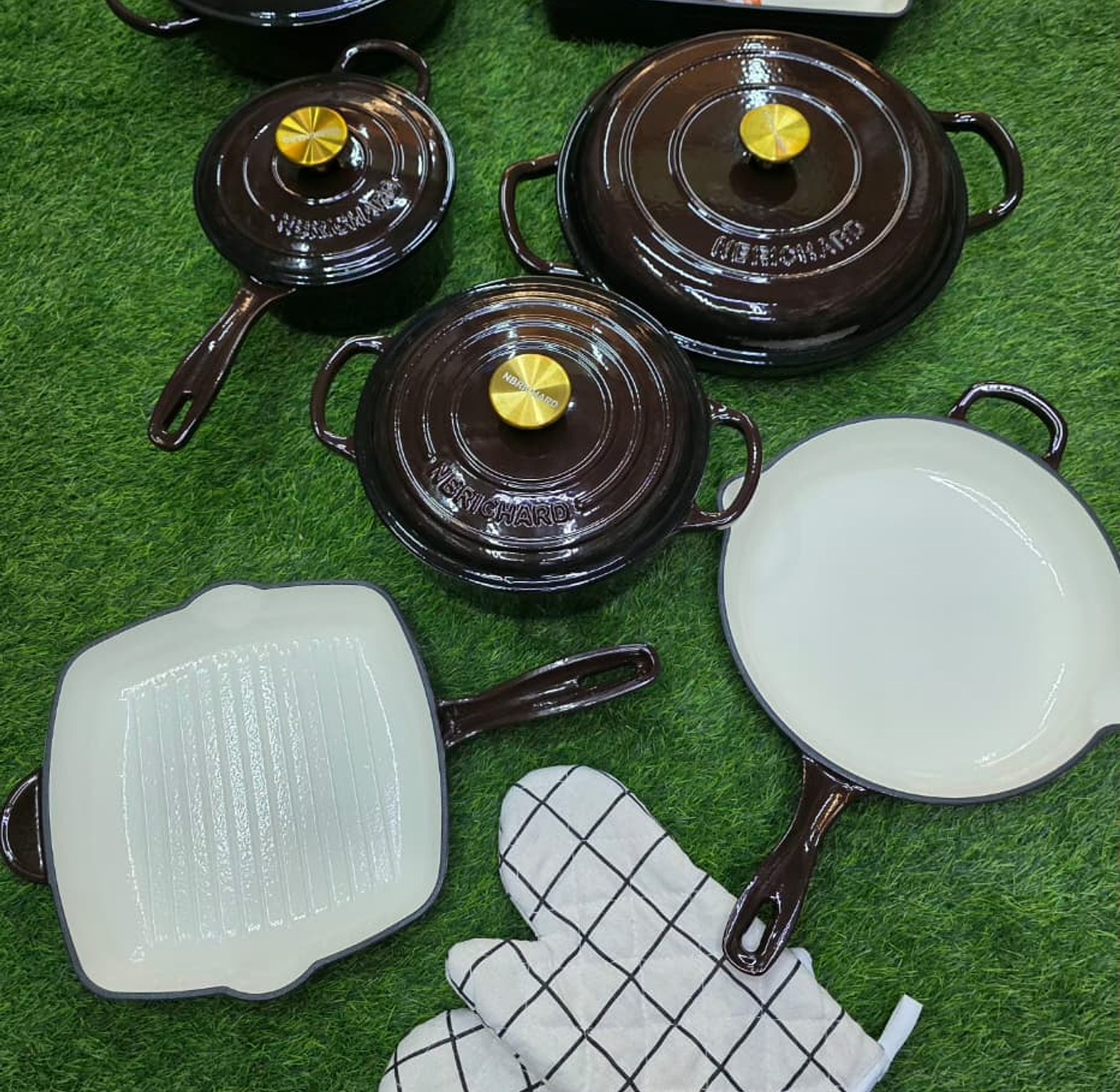 Elite Chef 11-Piece Enamel Cast Iron Cookware Collection image