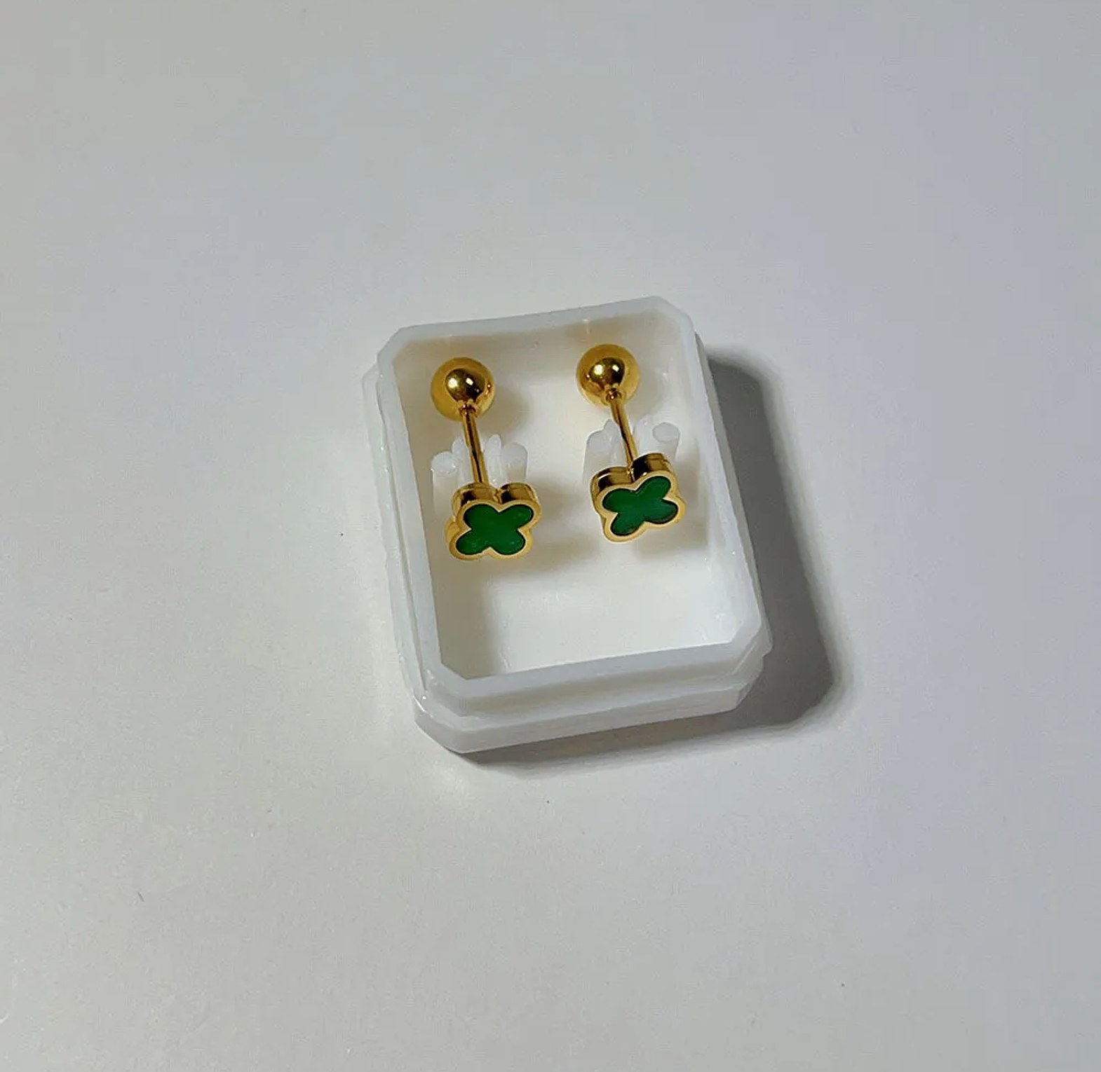 Clover studs image
