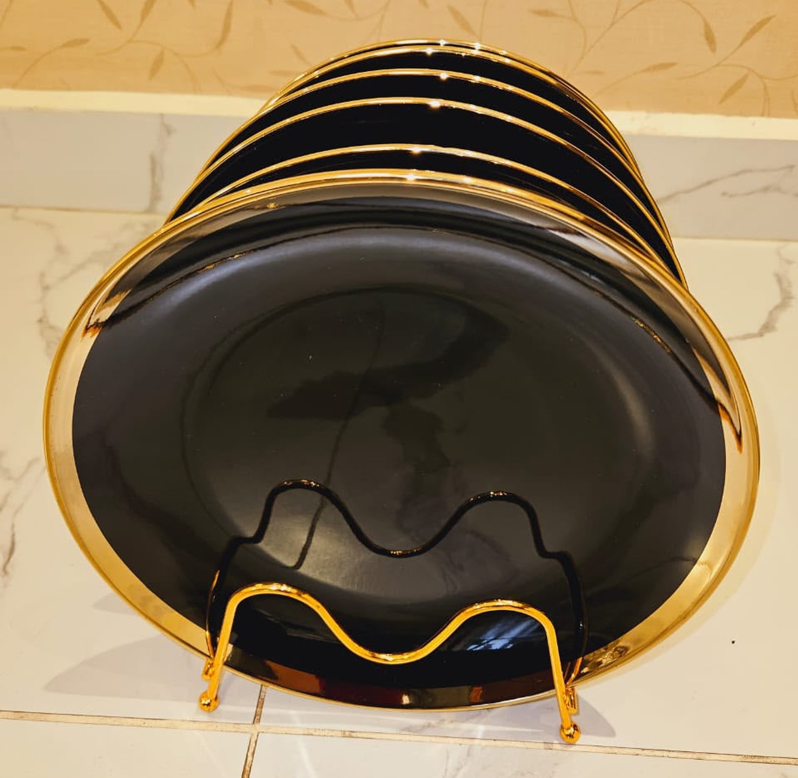 6pcs black with touch of gold  dinner plates image