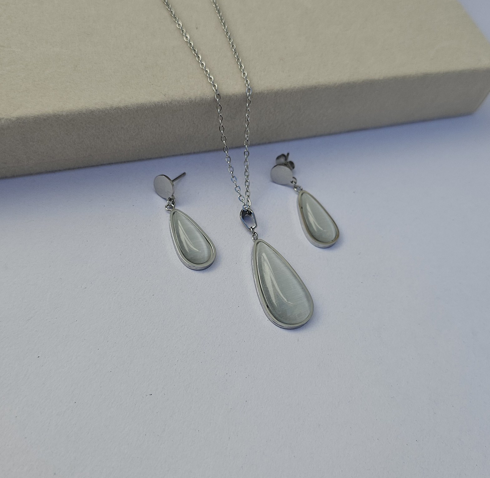 Silver opulent set image