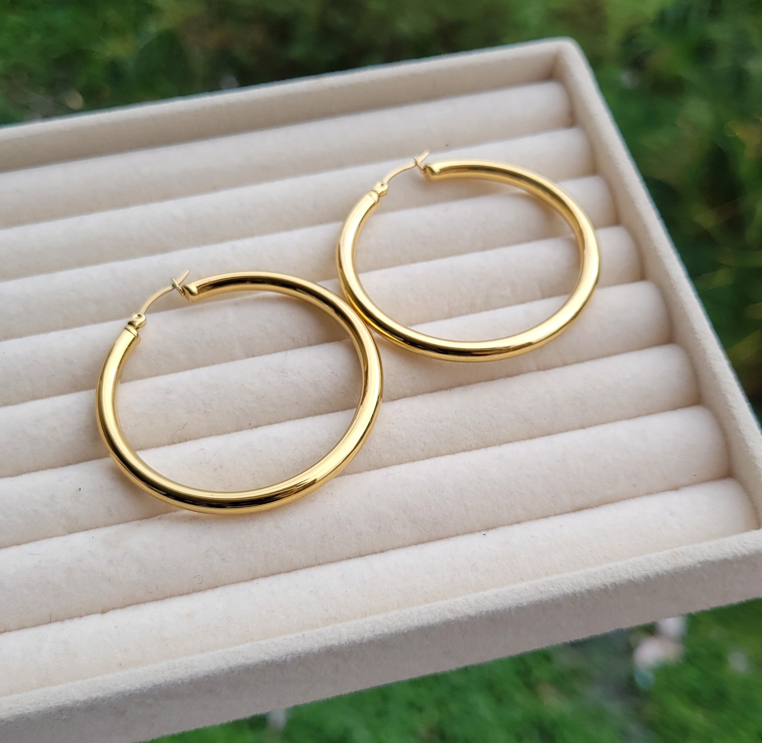 Large hoop image