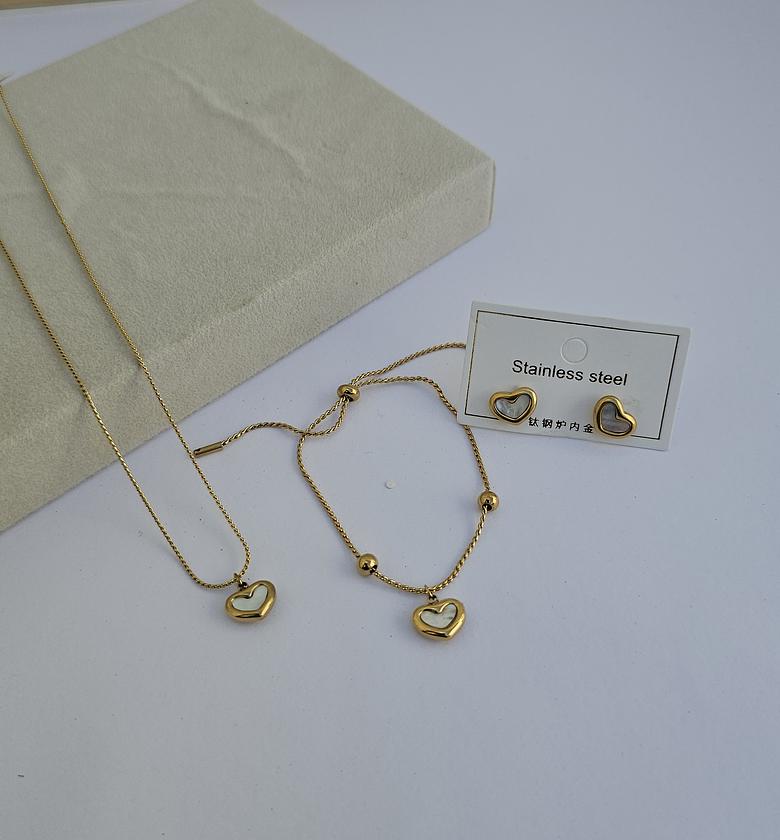 Lovisa set image