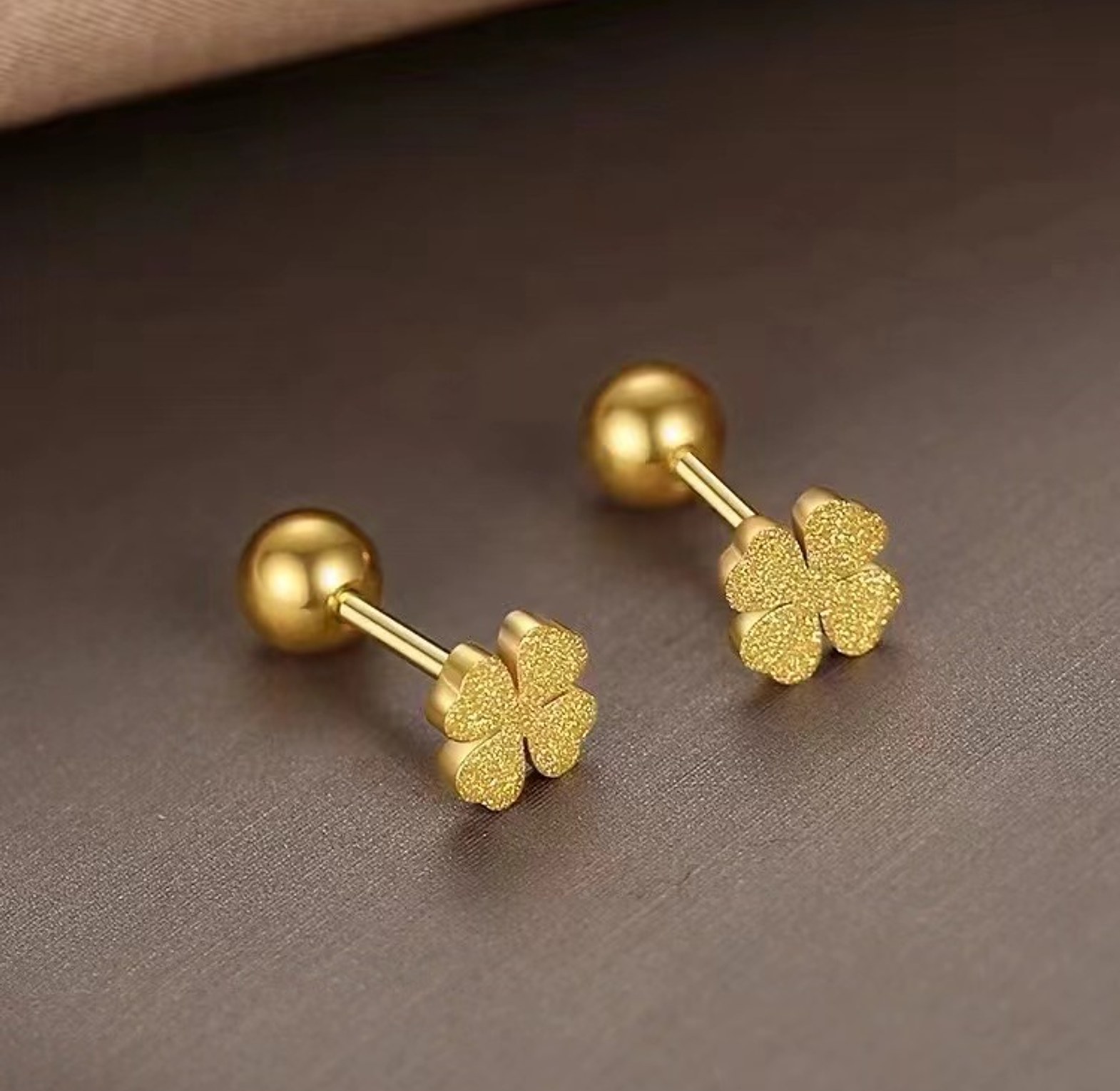 Min i flower studs image