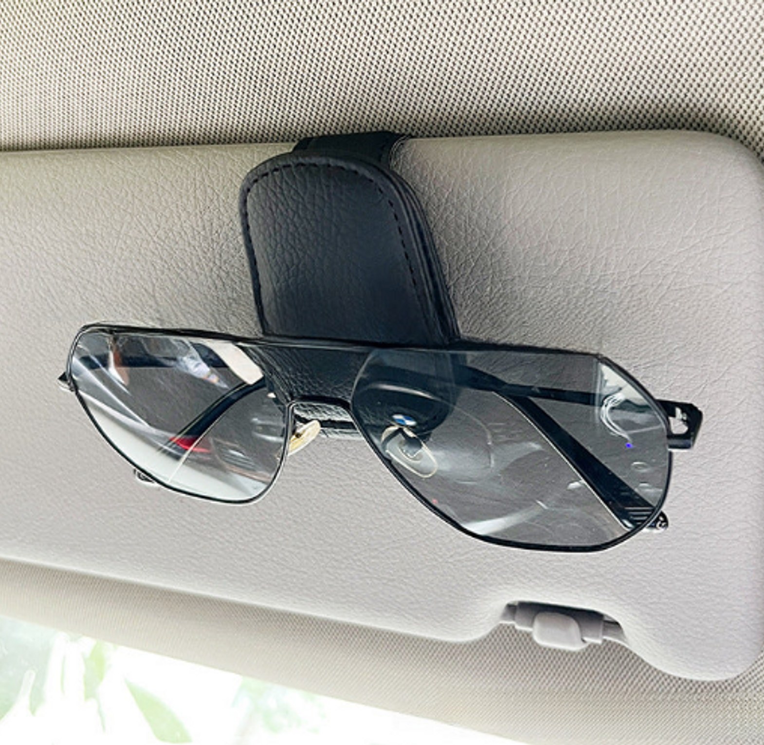 Car Visor Sunglasses Holder Clip-Black image