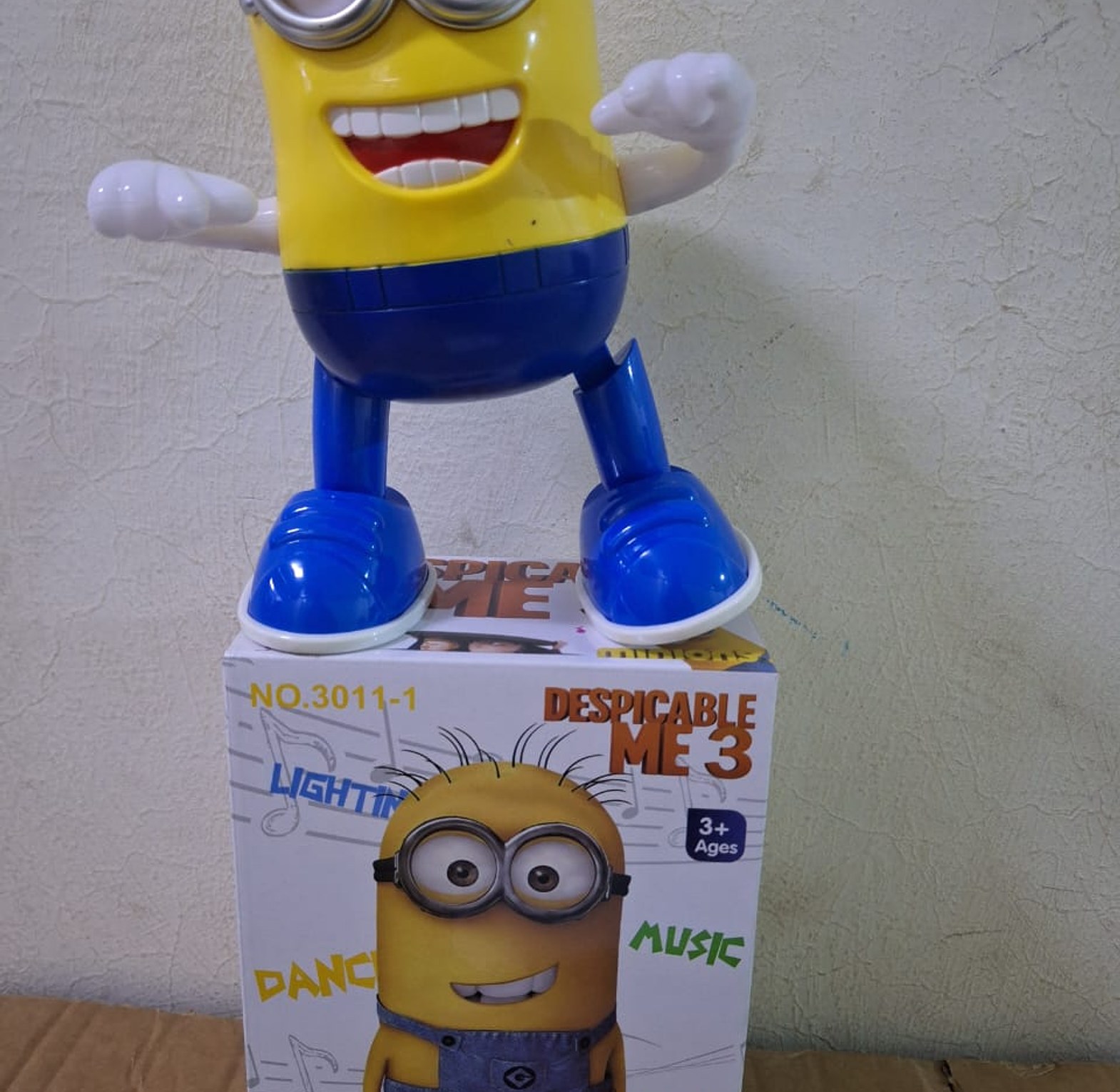 Dancing Minion With Music And Flashing Light image