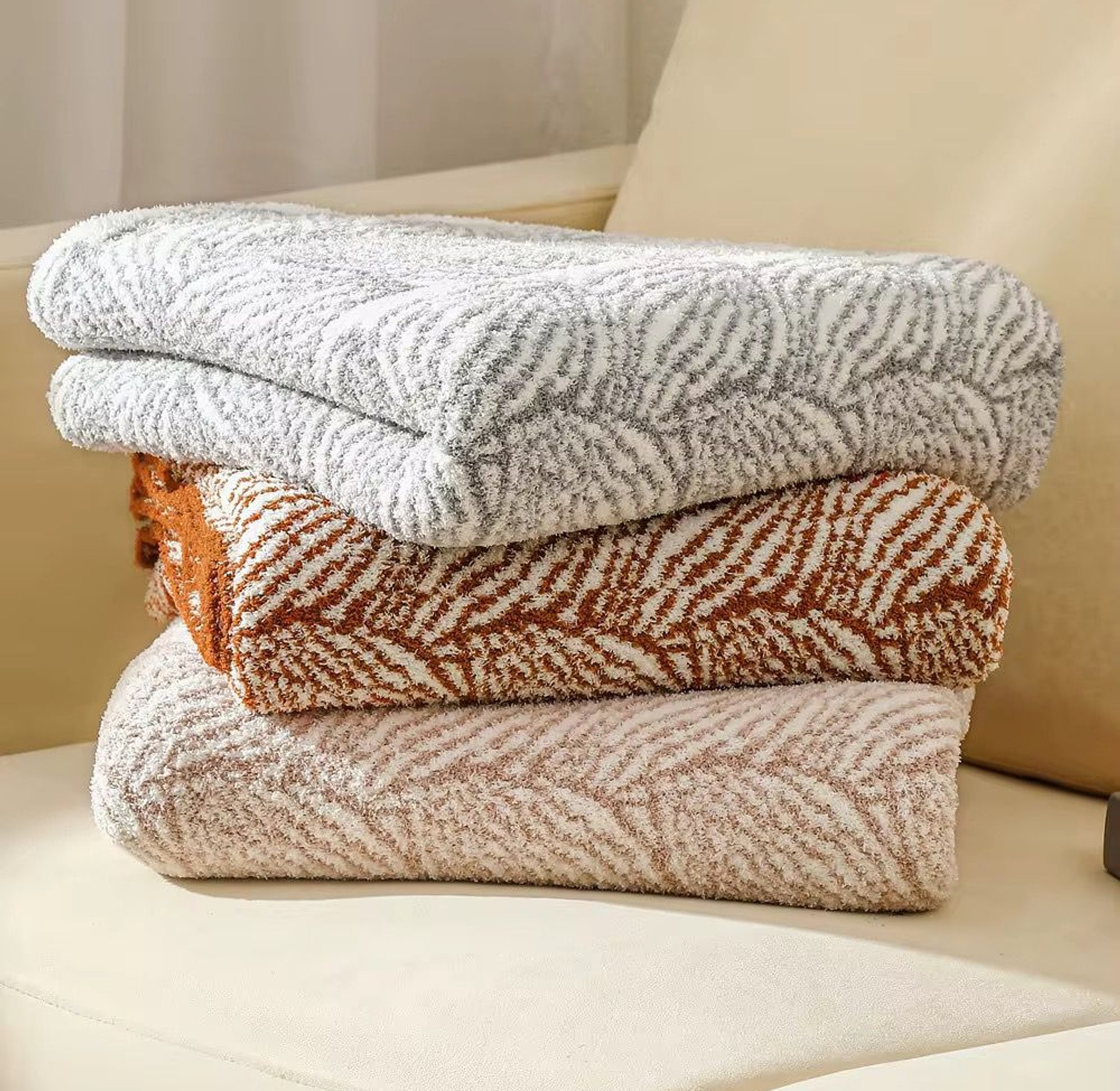 Leaf Pattern Microfiber Throw Blanket image