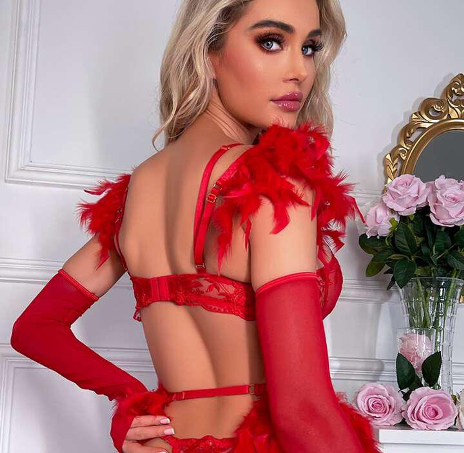 Floral Lace Lingerie Set Chain Detail Diffuse Finish with Gloves image