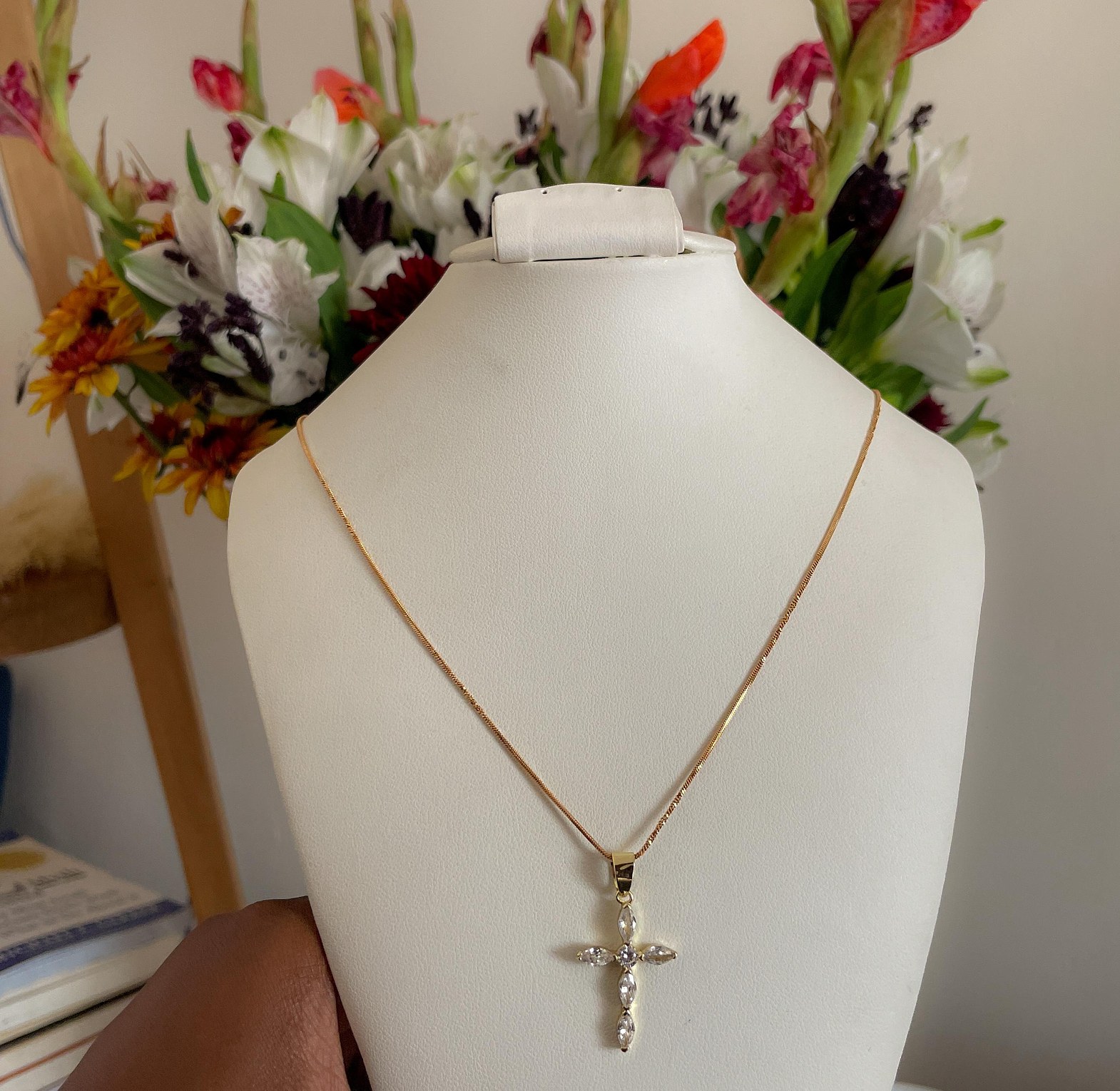 Golden Petal-Tip Cross Necklace image