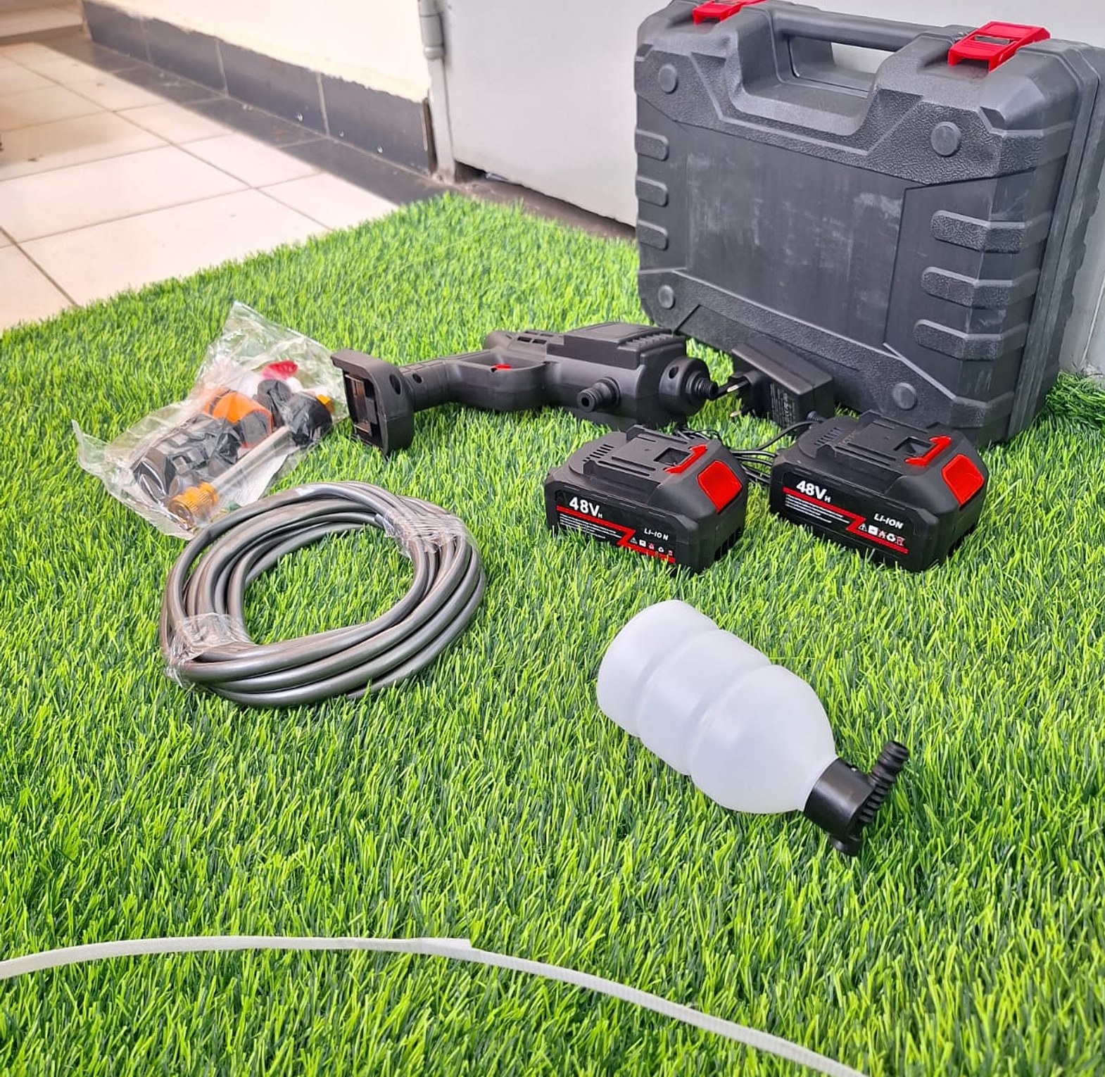 Car Wash Pressure Gun. Cordless high-pressure Car washer Gun image