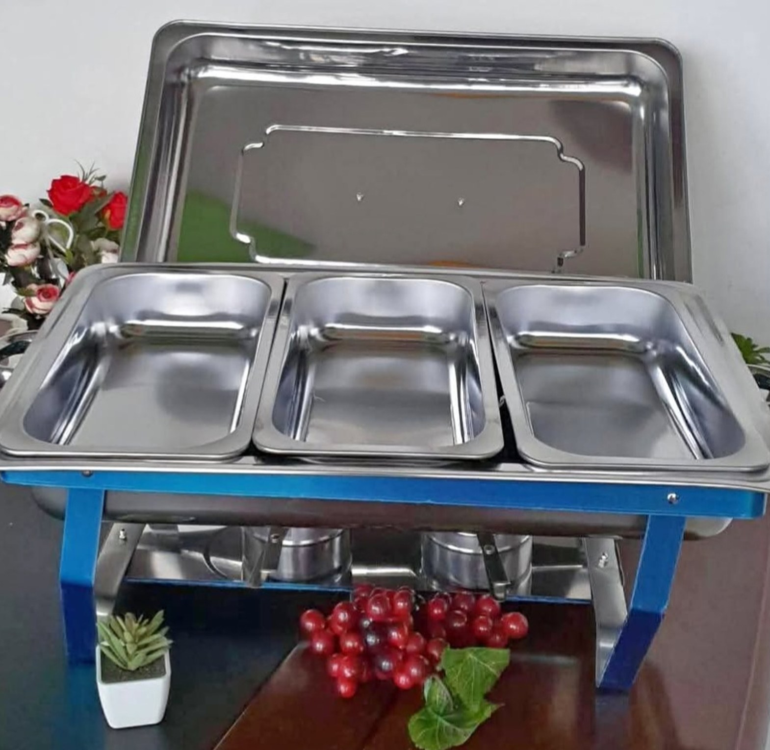 Chaffing dishes image