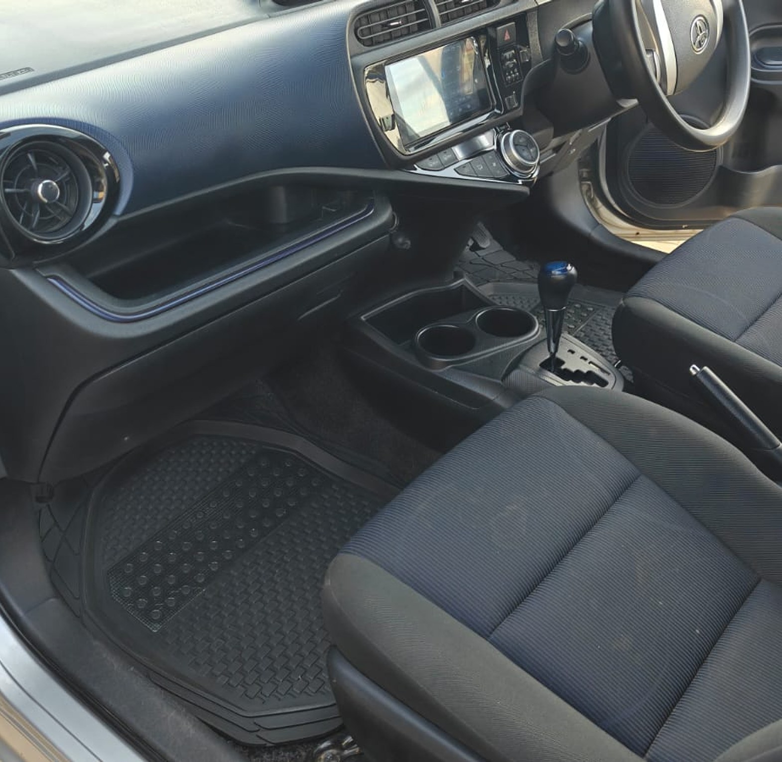 Toyota Aqua Hybrid KDG, YOM 2015 Model, Automatic, Rating 1500cc image