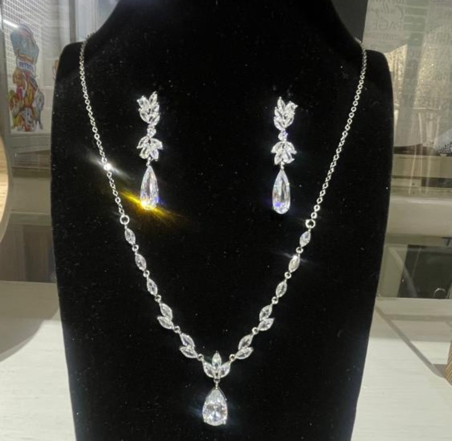 Regal Dewdrop Bridal Set image