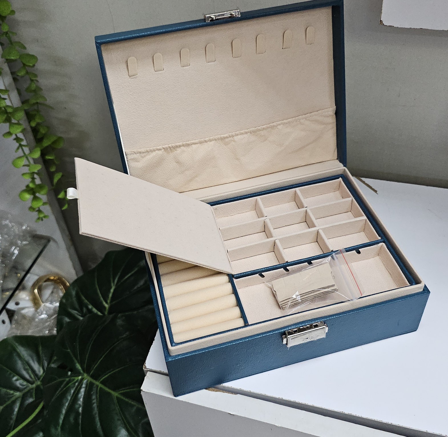 Jewelry box image