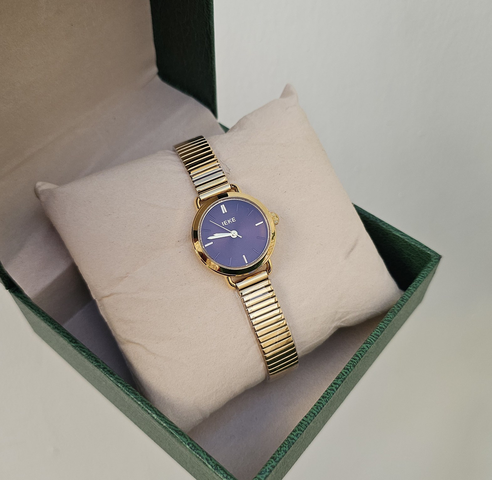 Round classic ieke watch  image