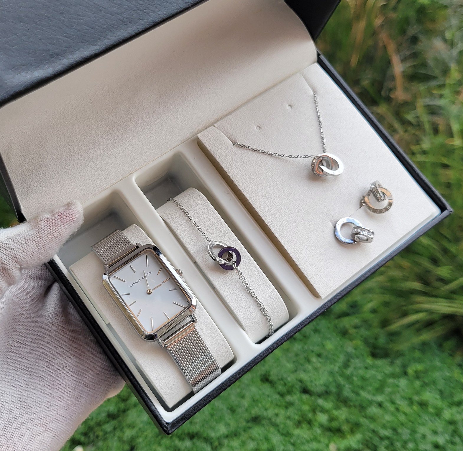 Silver watch set image