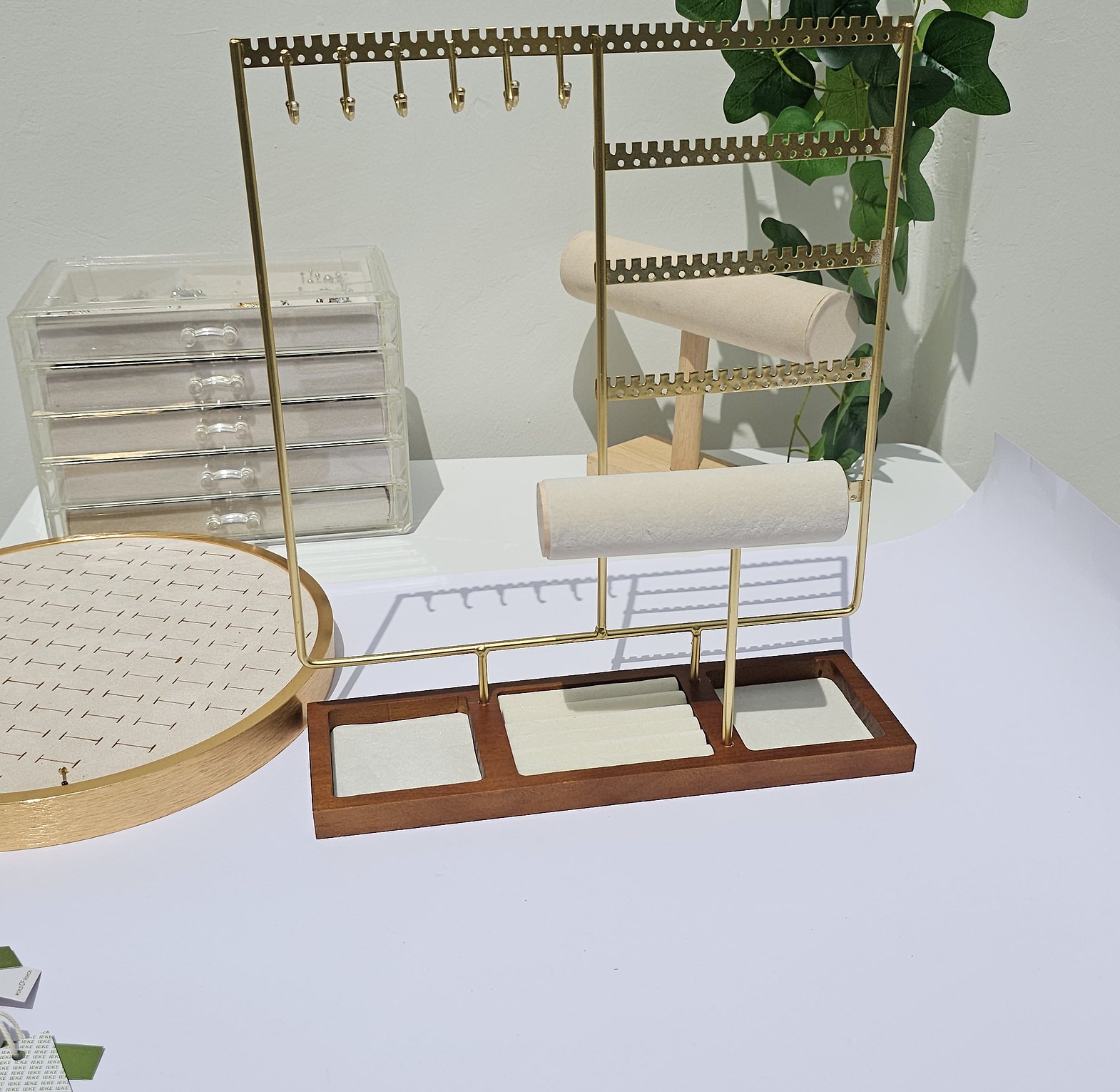Gold jewelry rack  image