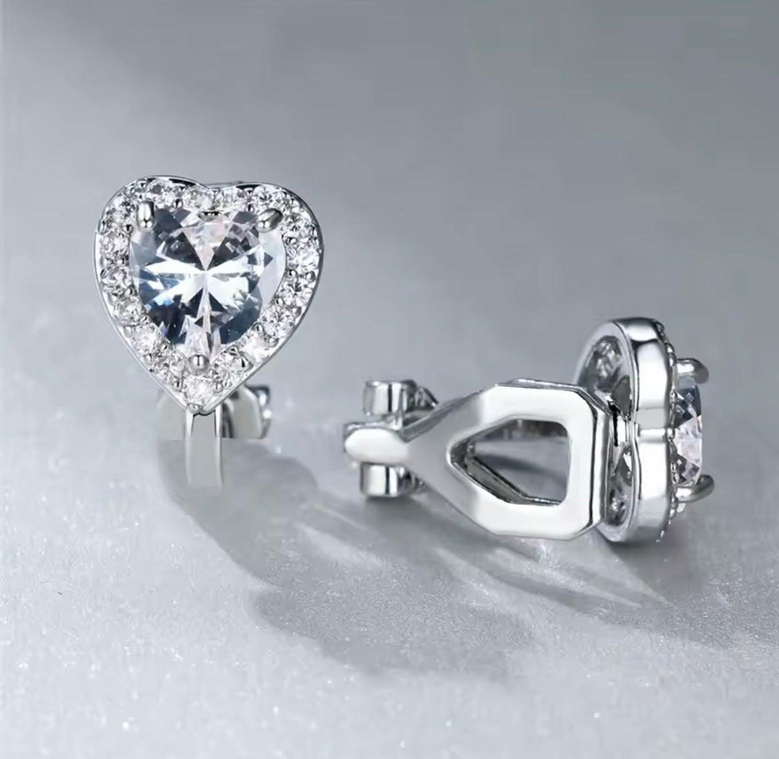 Solitaire Radiance Comfort Clips image