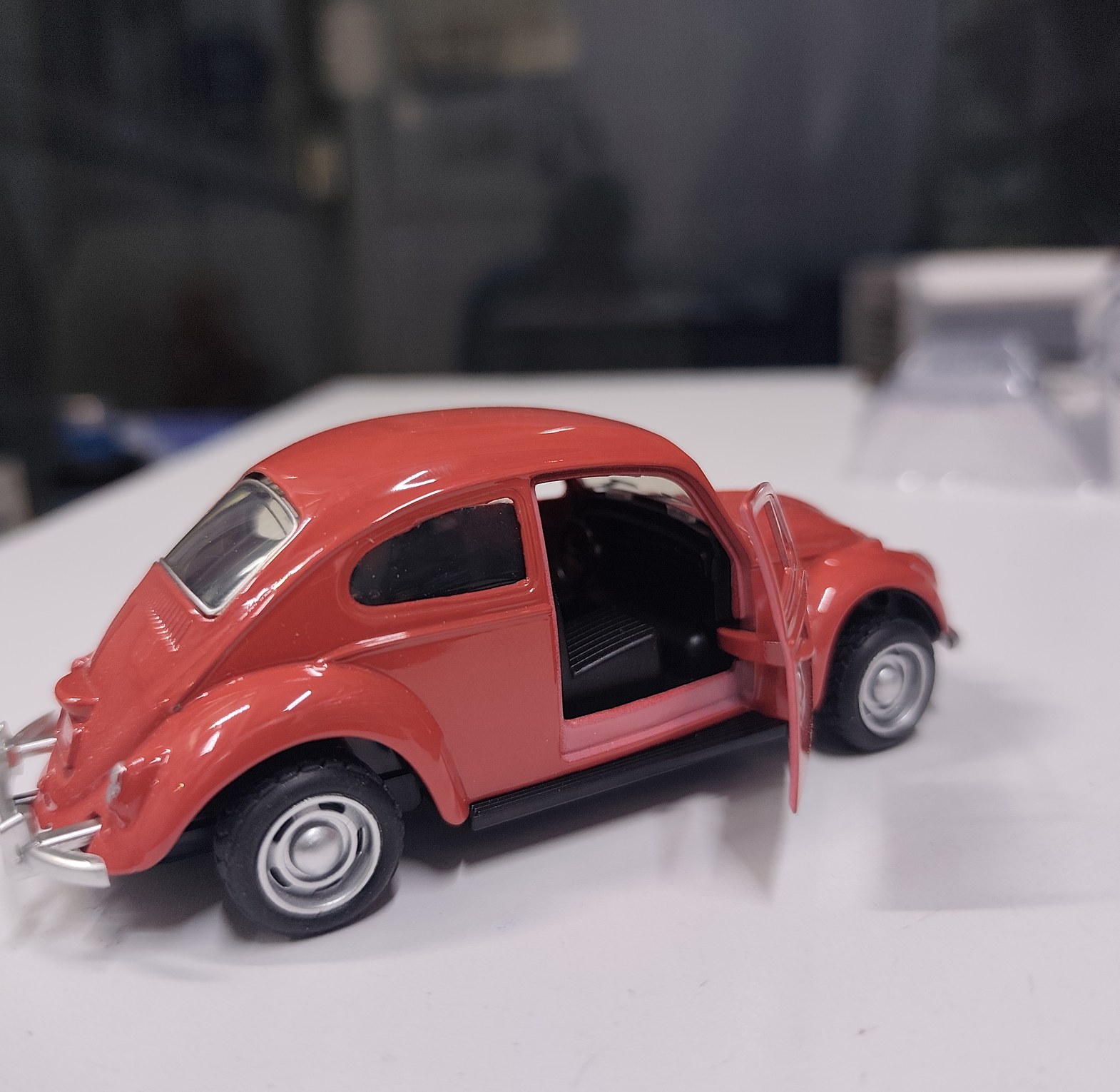 Classic Volkswagen Beetle Die-cast Metal Toy Car with Opening Doors & Pull-back Action - Red Vintage VW Bug Model image