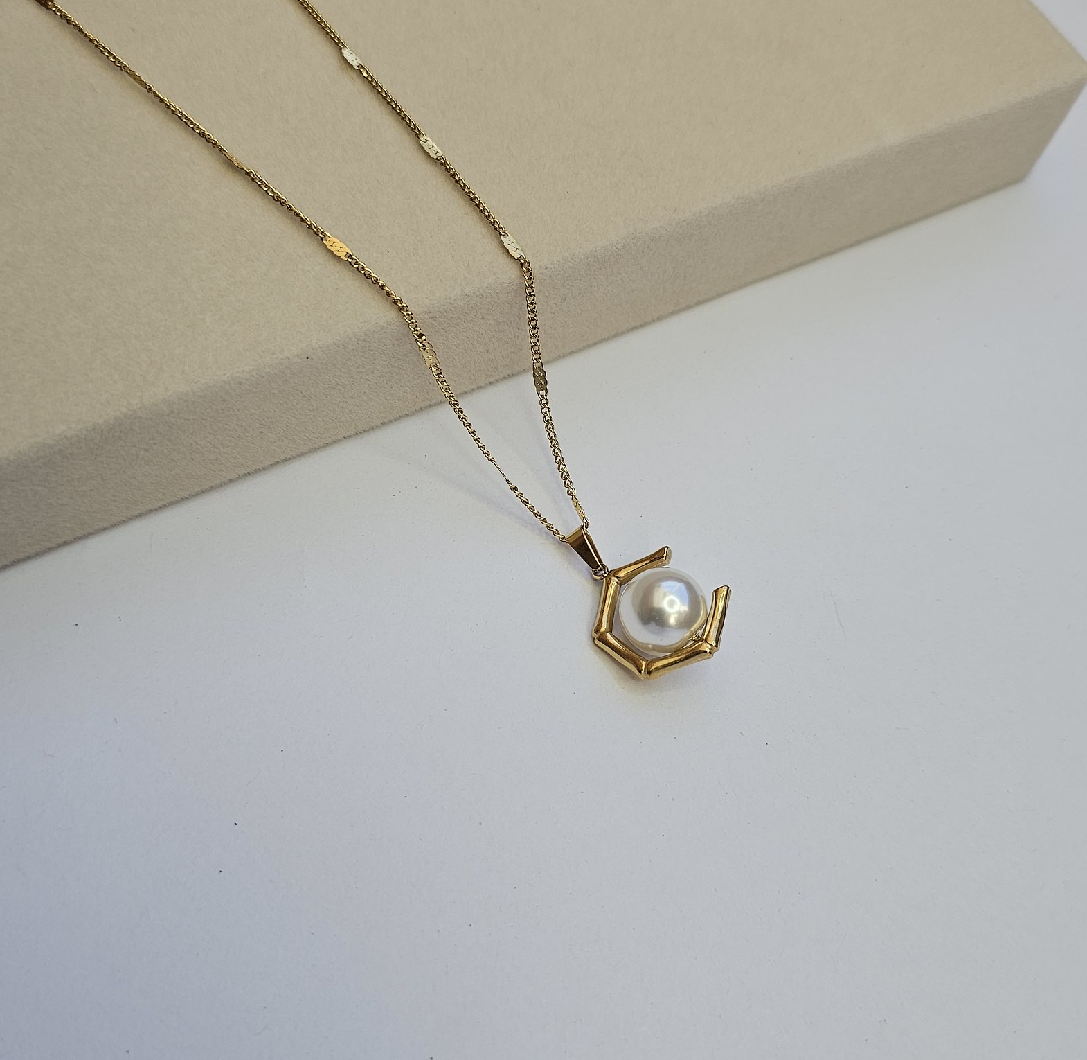 Artsy pearl necklace  image