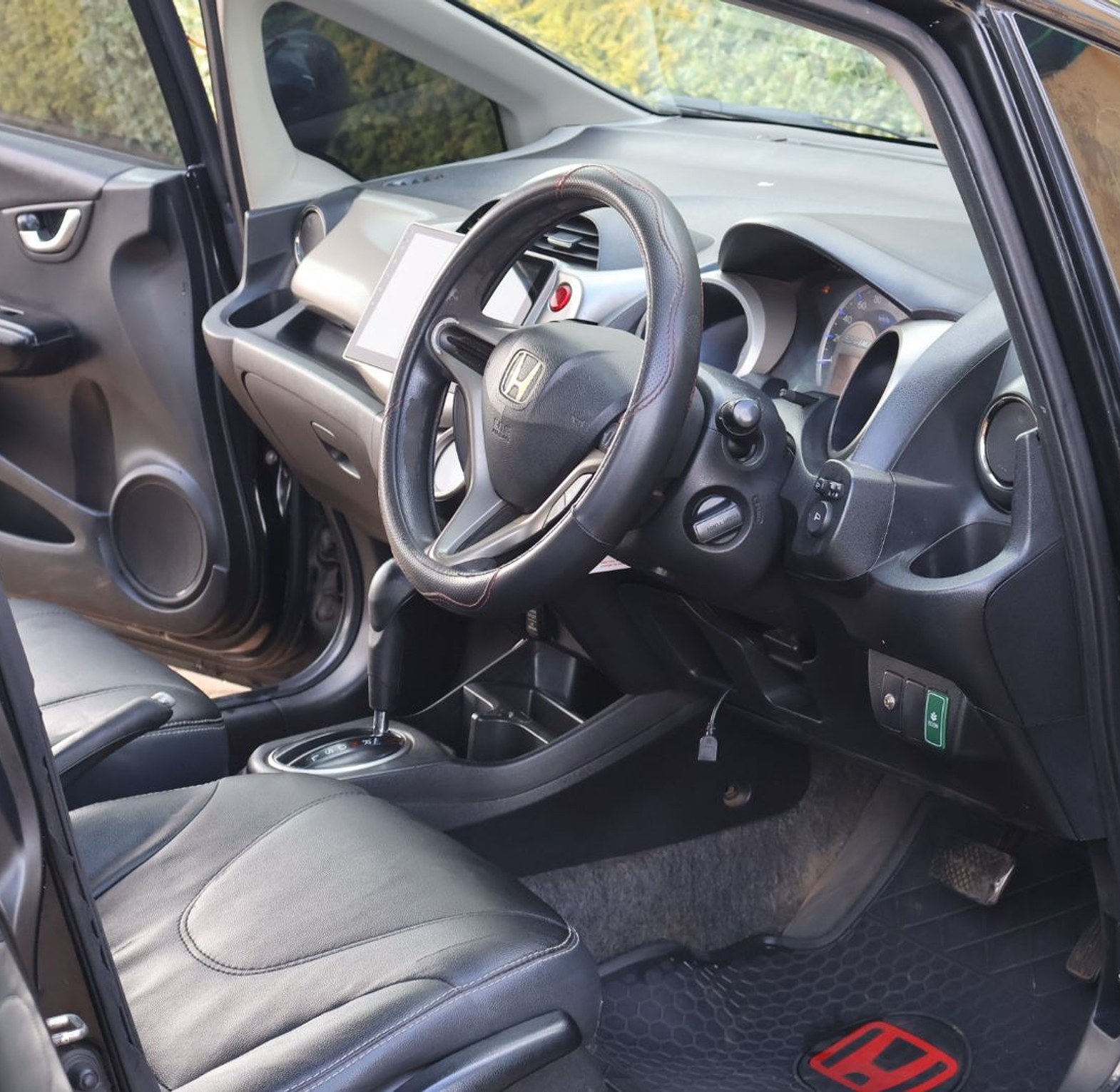  Honda Fit Hybrid KCS, YOM 2011 Model, Automatic, Rating 1300cc image