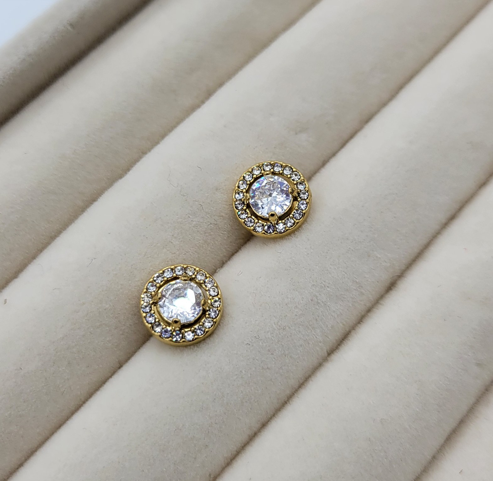 Diamond stud  image