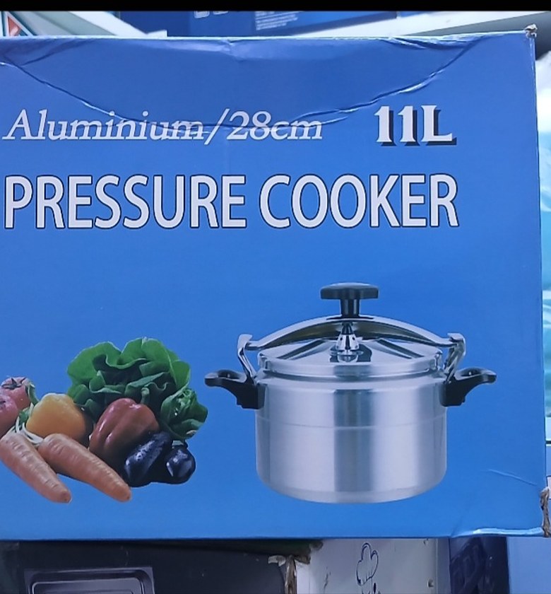 Pressure cooker 11 litres image