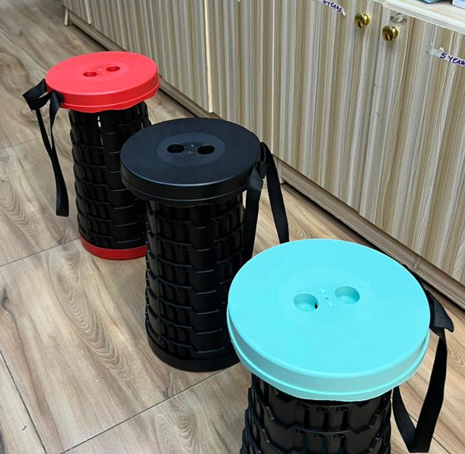 Portable retractable stool image