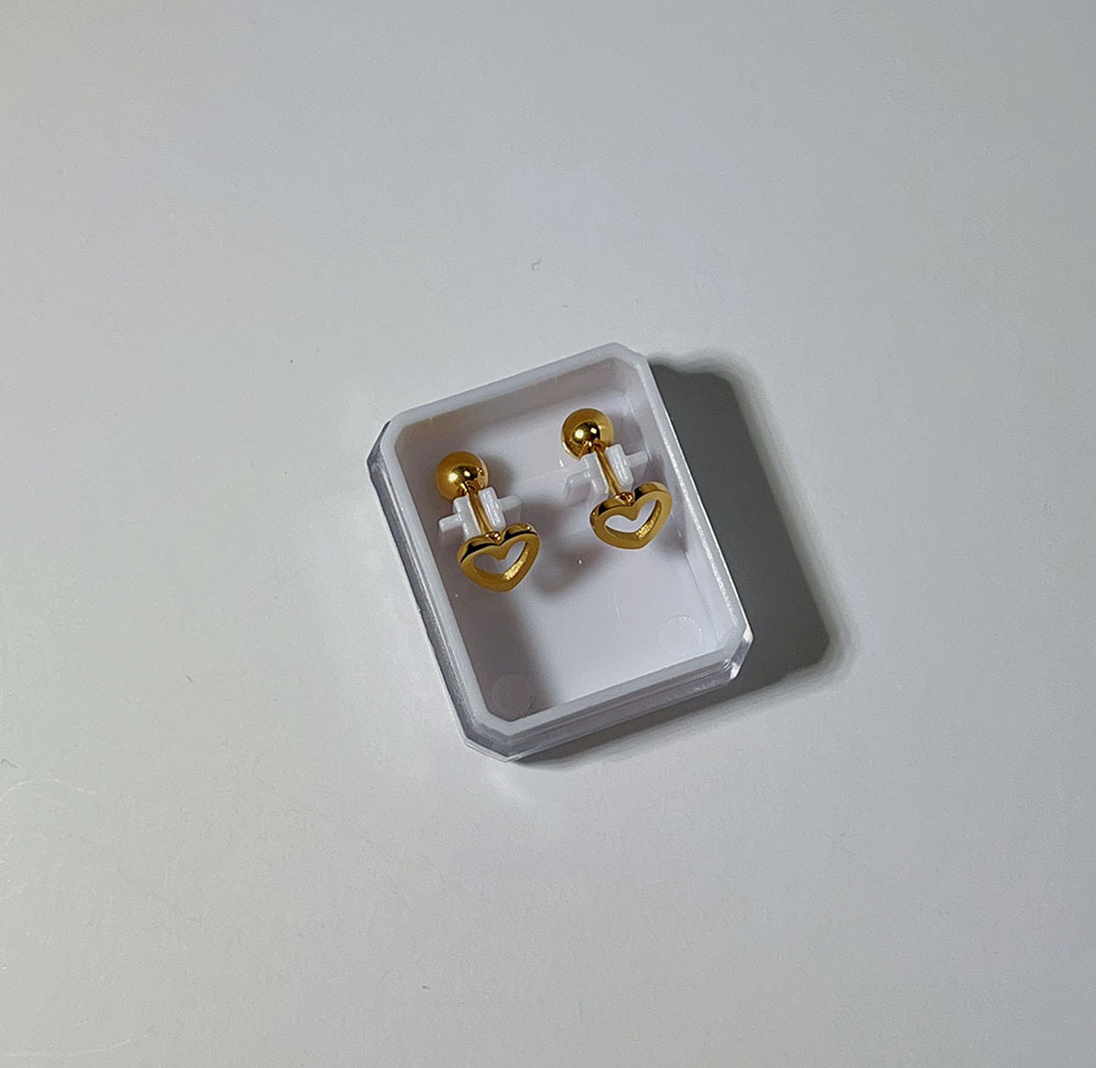 Heart studs image