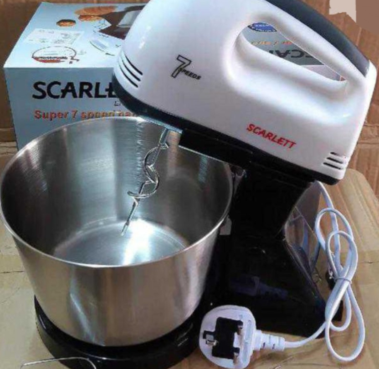 Handmixer with bowl image