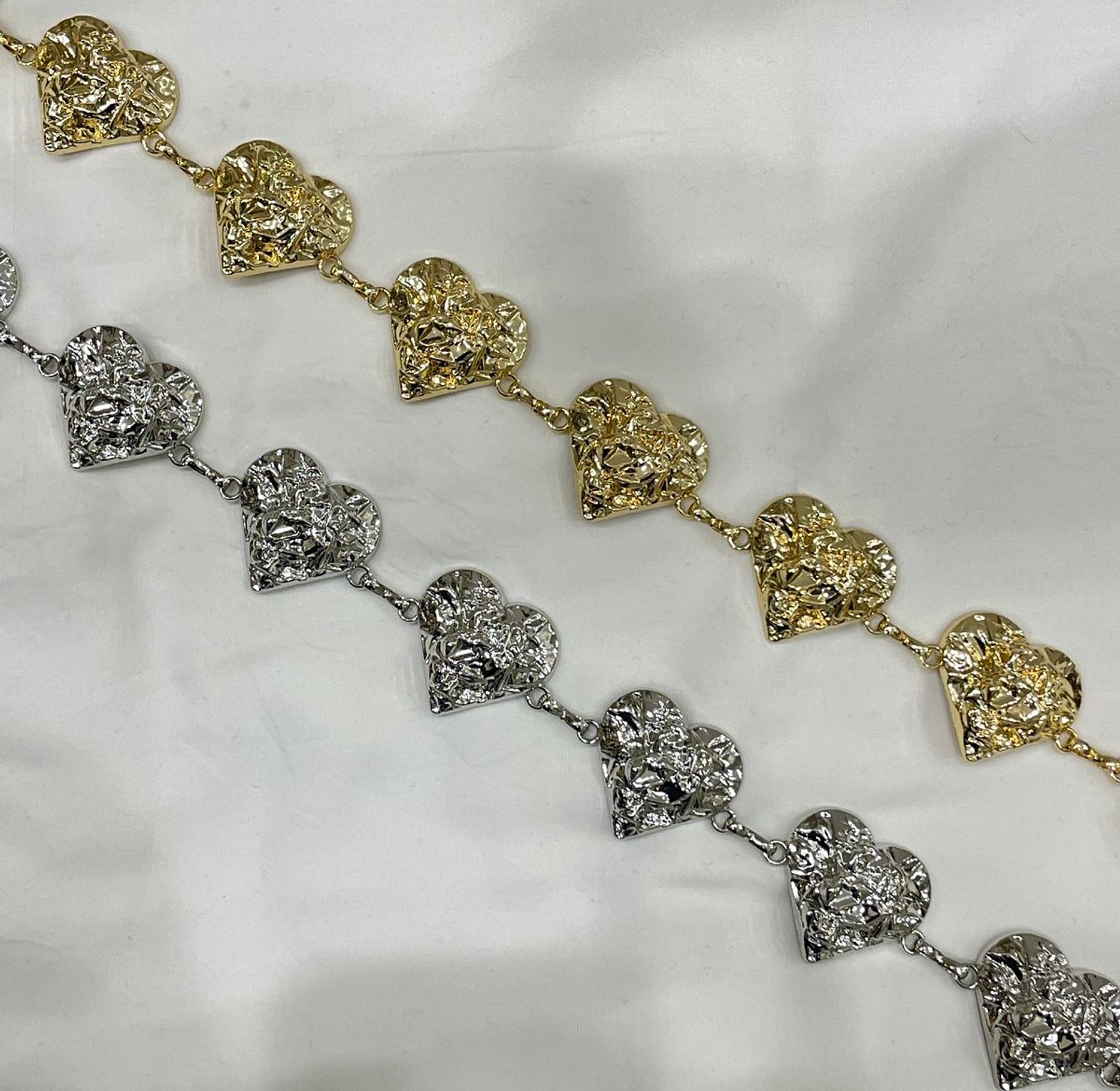 Luxe Textured Heart Chain Belt image