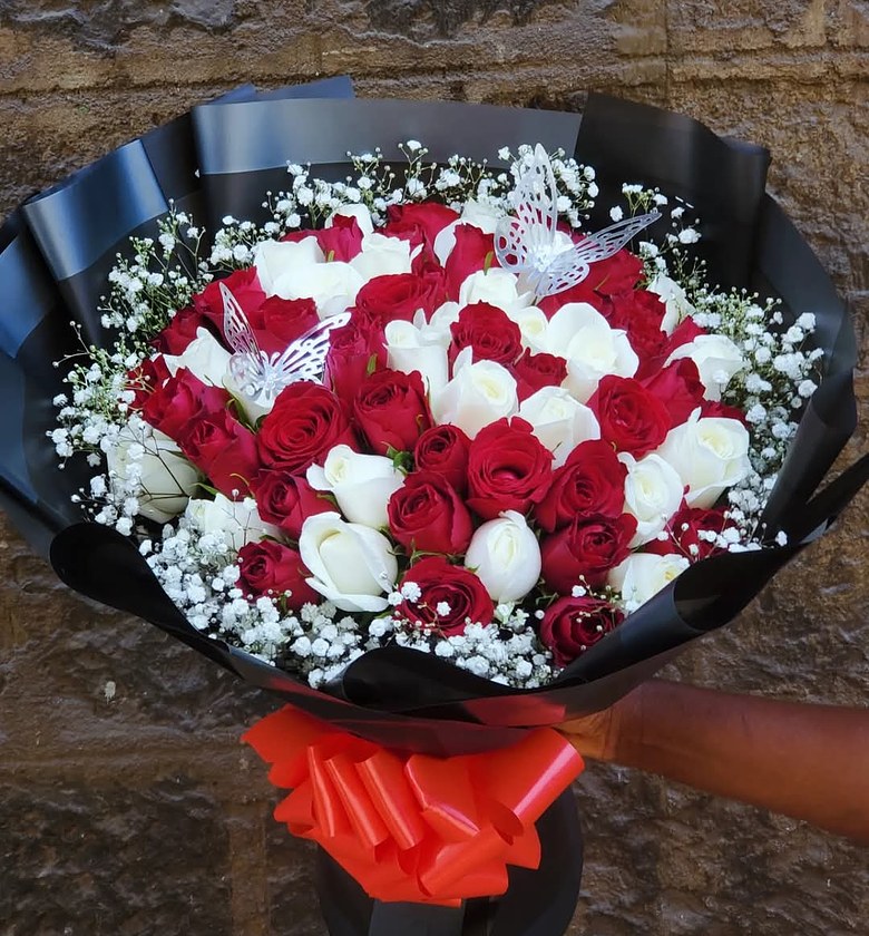 Red and white large bouquet  image