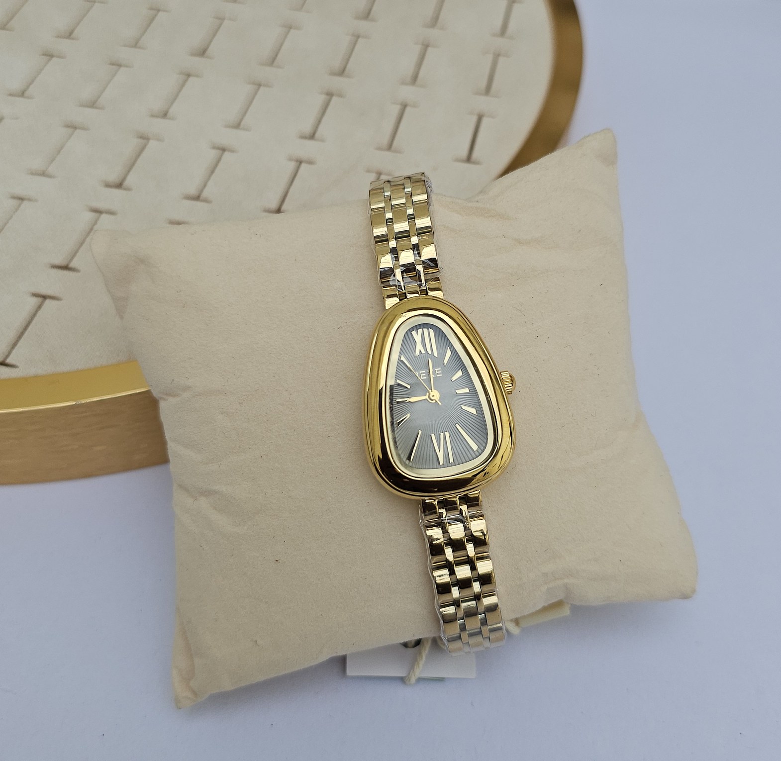 Serpentine vintage watches  image