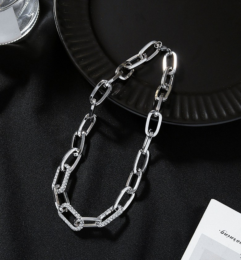 Icy link bold choker silver image