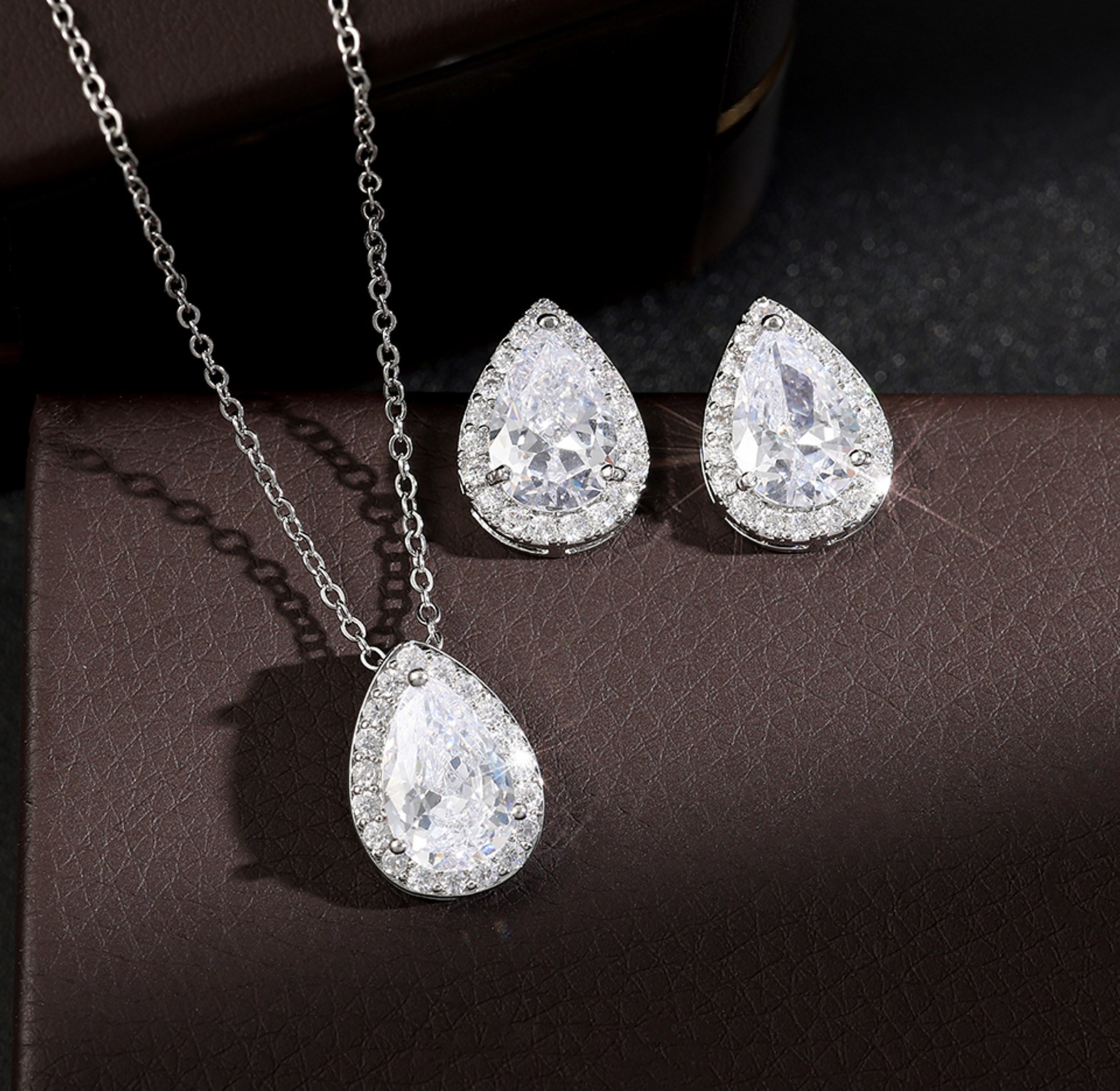 Teardrop cubic zirconia jewelry set image