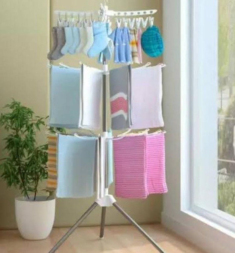 Tripod Clothes Drying Rack image
