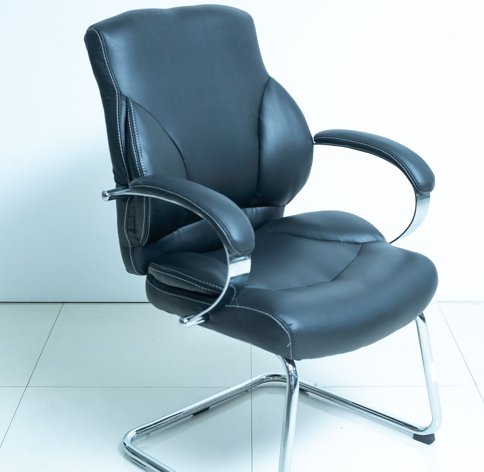 VISITOR ARMCHAIR PU / PVC image
