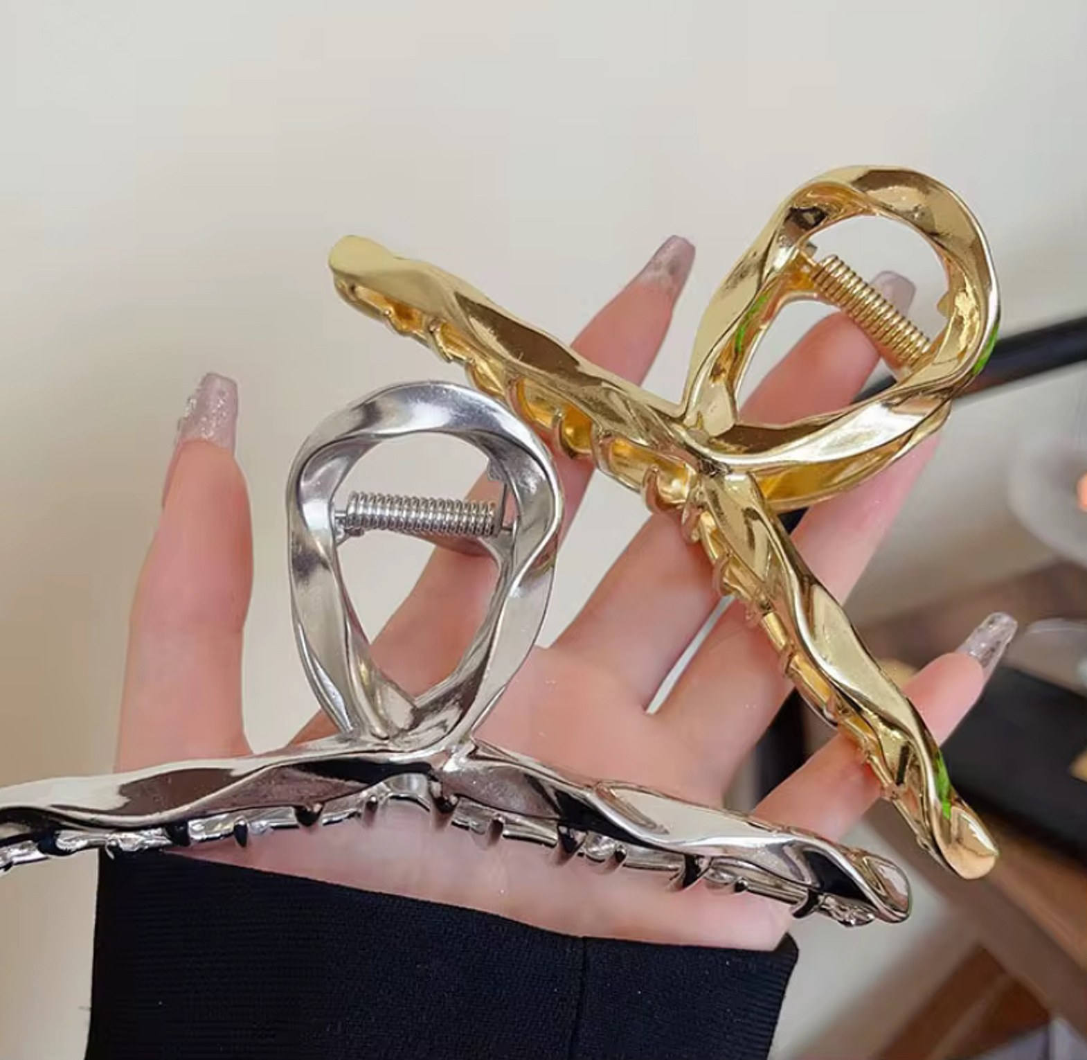 Trendy Fresh Metal Shark Clamp Hair Clip Elegant Oil Drip Flower Hair Accessories for Women Fashionable Hair Grips image