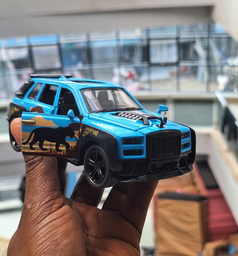 1:24 Die-Cast Off-Road SUV Model Car – Blue Metal Toy Vehicle with Opening Doors, Pull-Back Action, Lights & Sound image