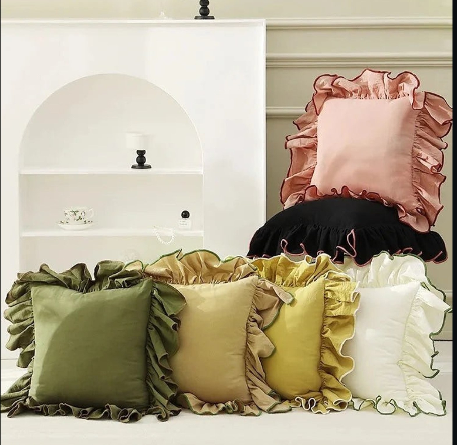 Ruffle Pillows 45*45 image