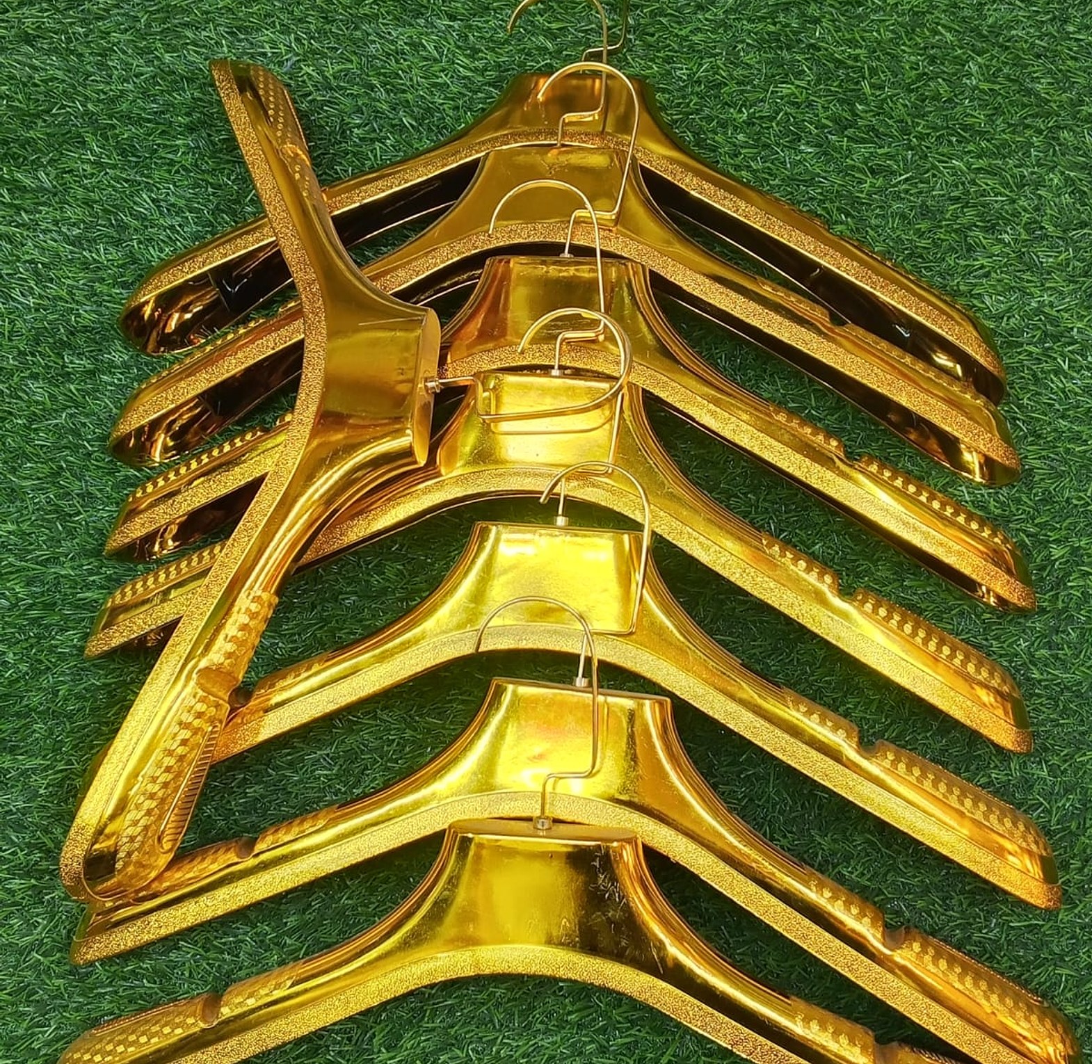 10pieces Gold-colored  clothes hangers image