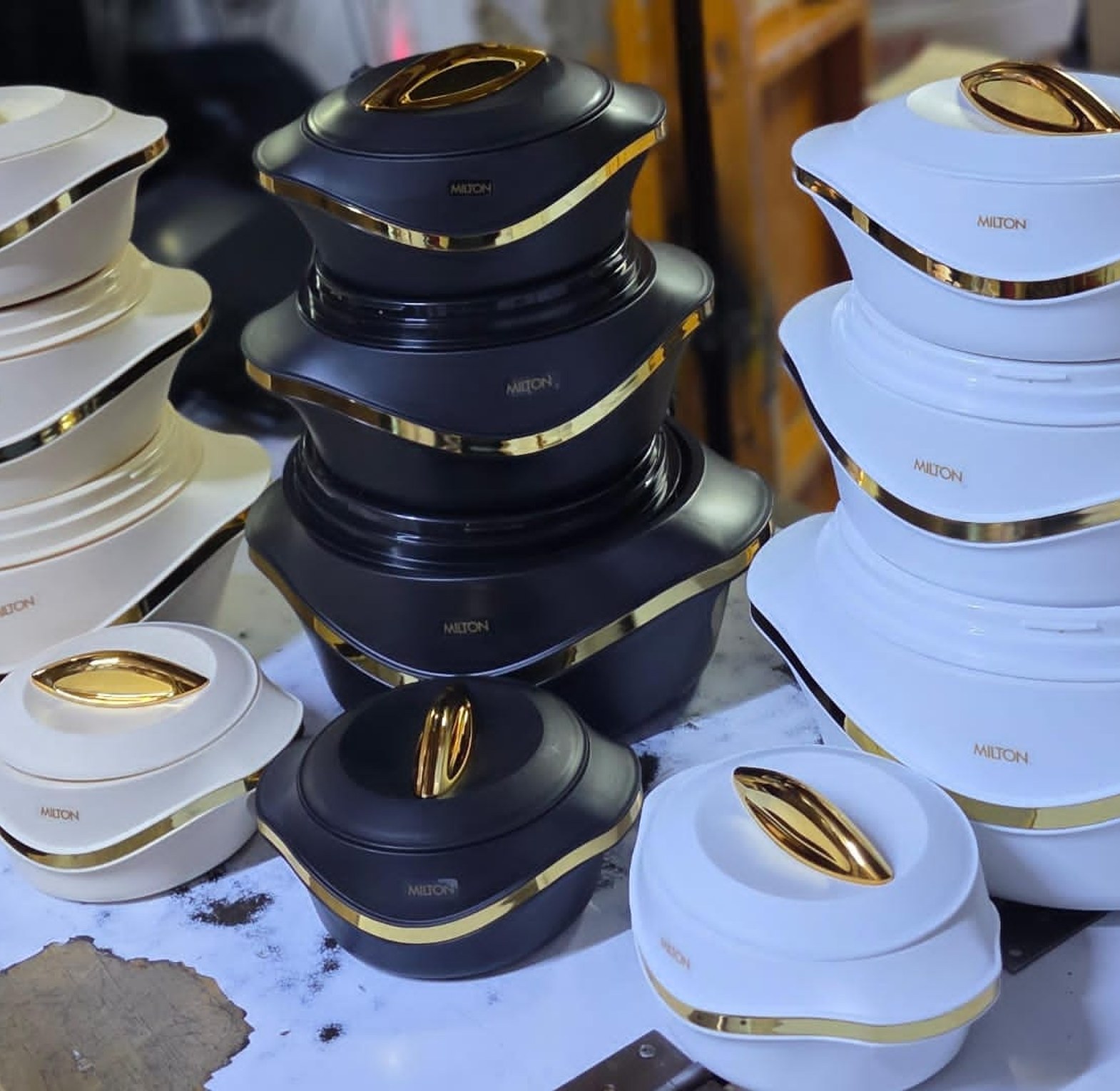Hotpot. Milton Pearl insulated hot pots or casseroles.  image