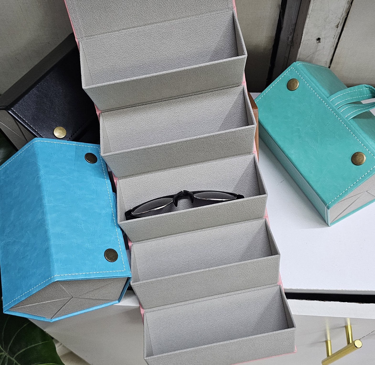 Sunglasses organizers  image