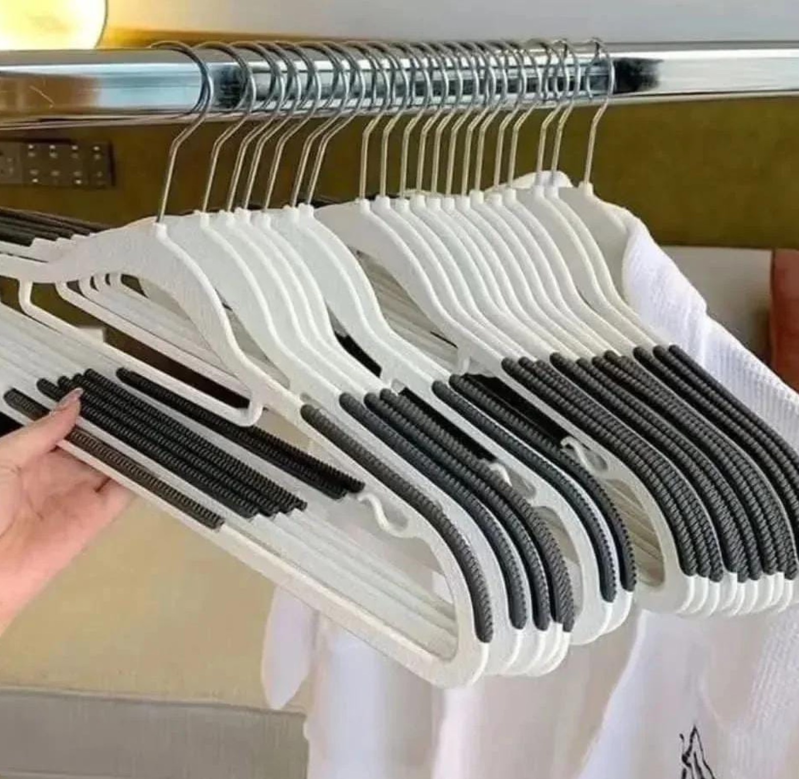 10 pcs household hangers  image