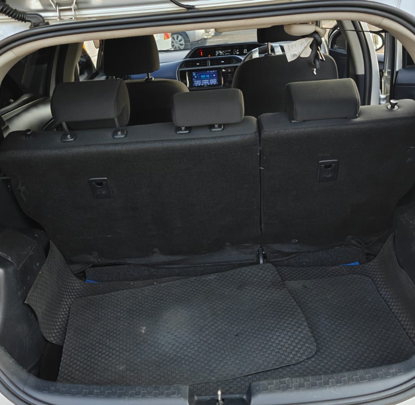 Toyota Aqua Hybrid KDG, YOM 2015 Model, Automatic, Rating 1500cc image